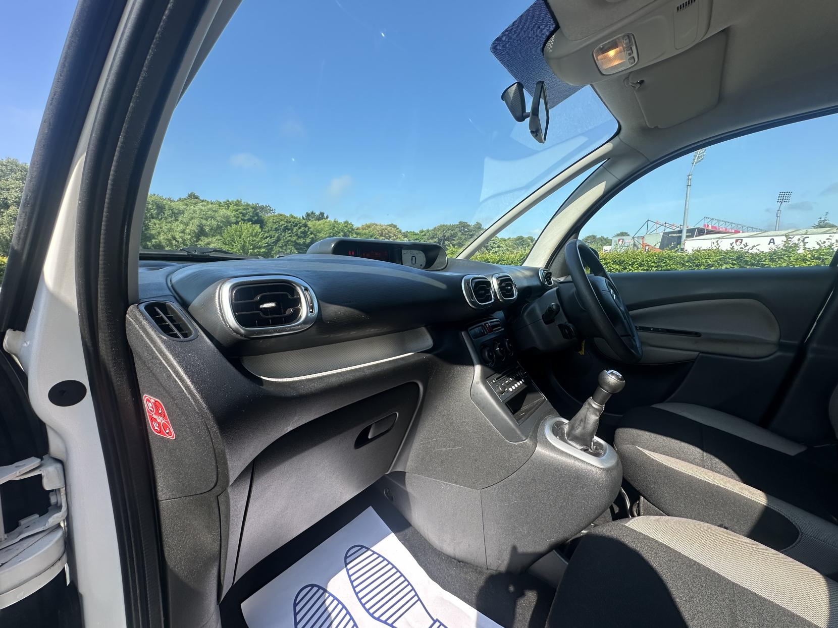 Citroen C3 Picasso 1.6 HDi Airdream + MPV 5dr Diesel Manual Euro 5 (90 ps)