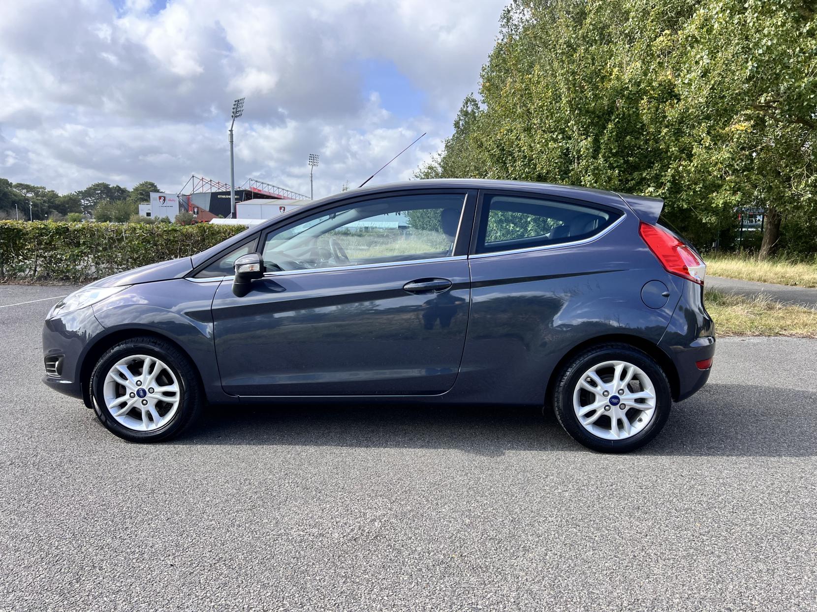 Ford Fiesta 1.25 Zetec Hatchback 3dr Petrol Manual Euro 5 (82 ps)