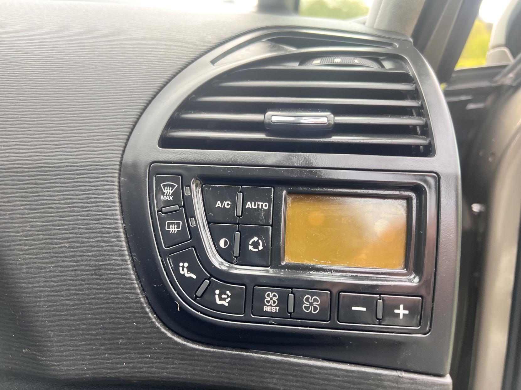 Citroen Grand C4 Picasso 1.6 HDi Exclusive MPV 5dr Diesel EGS6 Euro 5 (110 ps)