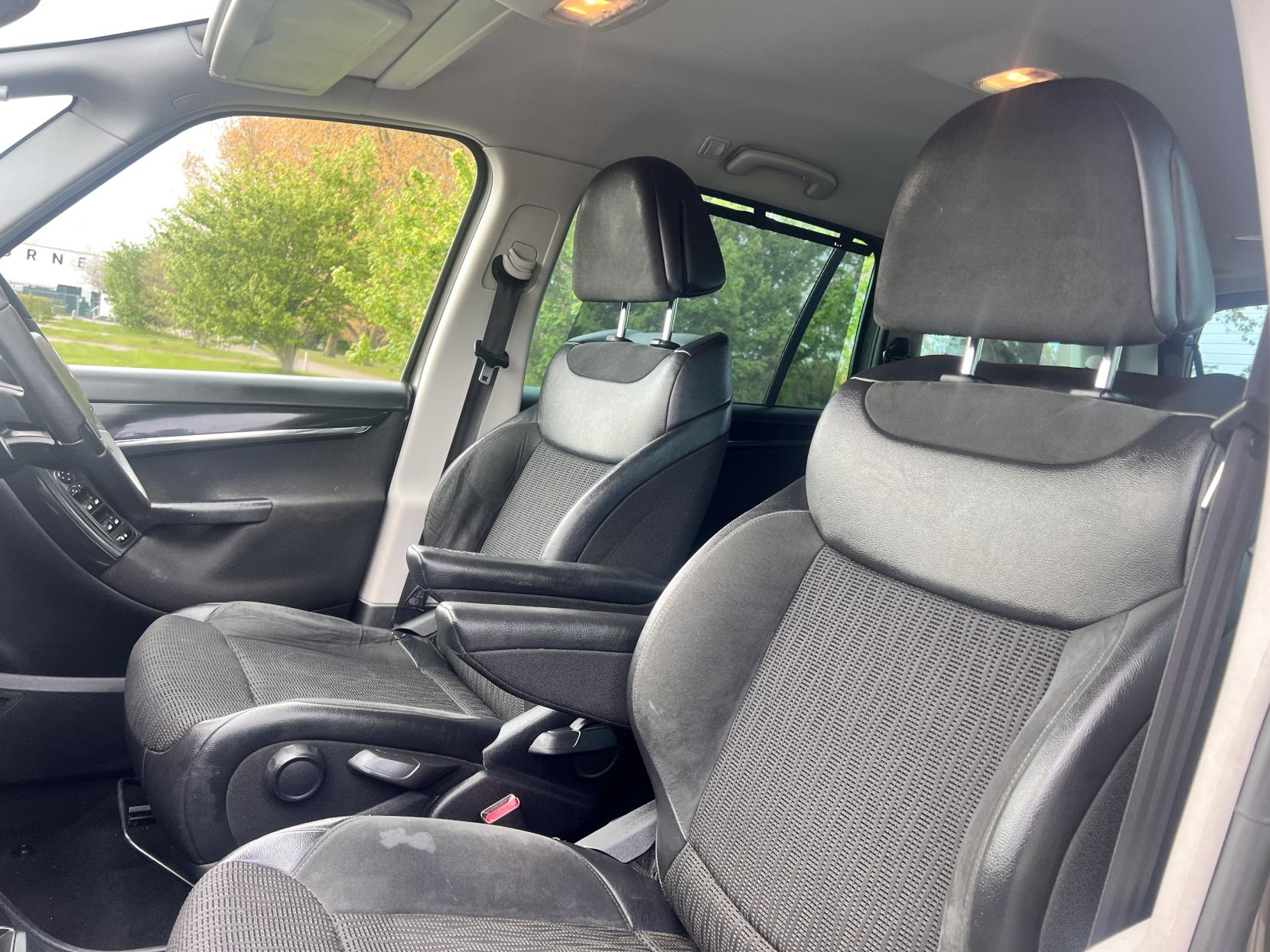 Citroen Grand C4 Picasso 1.6 HDi Exclusive MPV 5dr Diesel EGS6 Euro 5 (110 ps)