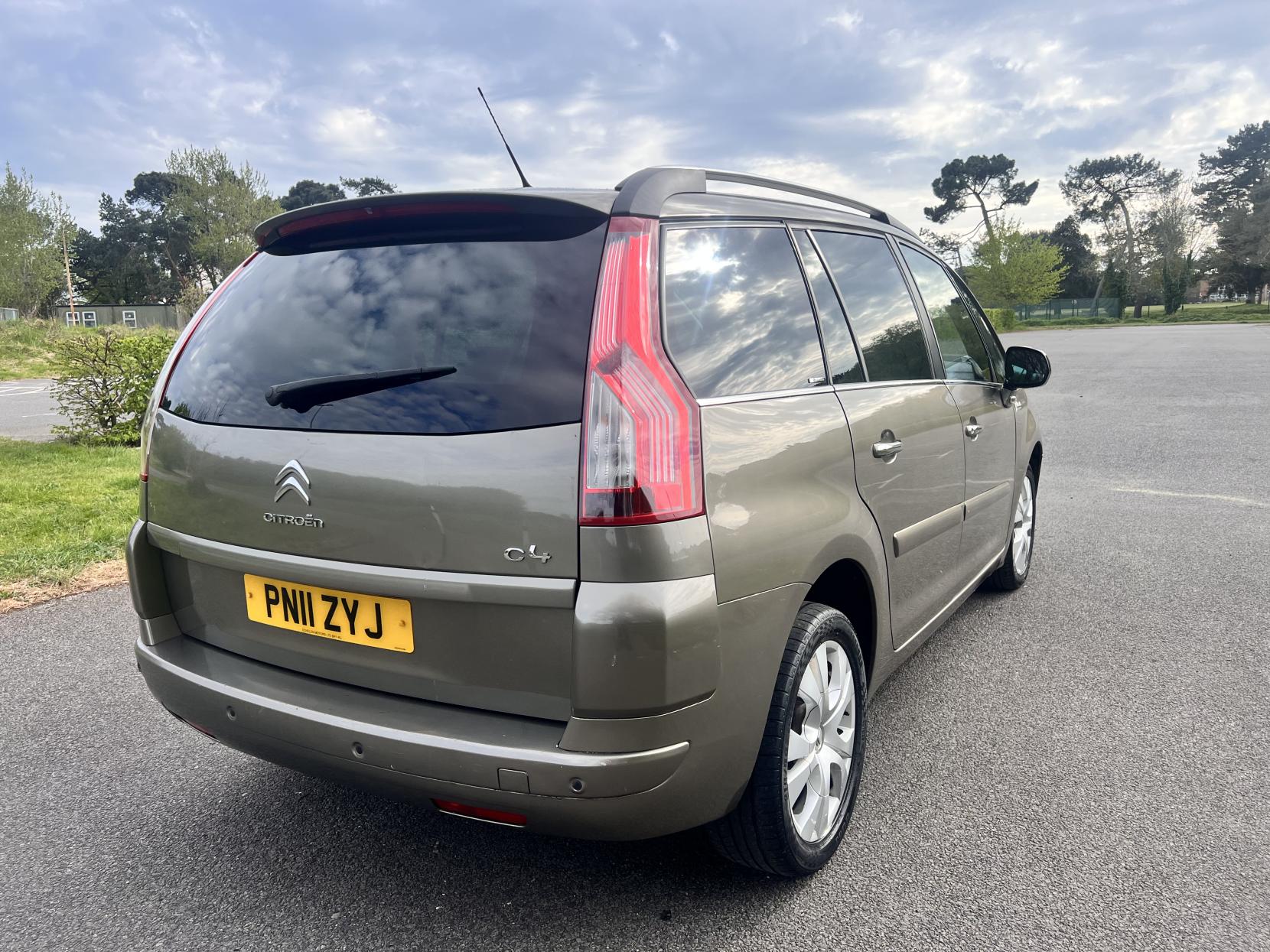 Citroen Grand C4 Picasso 1.6 HDi Exclusive MPV 5dr Diesel EGS6 Euro 5 (110 ps)