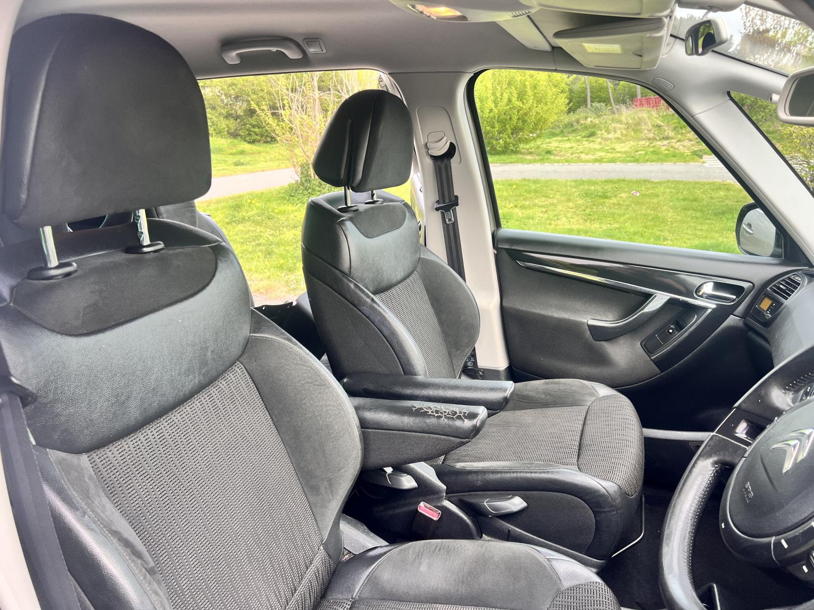 Citroen Grand C4 Picasso 1.6 HDi Exclusive MPV 5dr Diesel EGS6 Euro 5 (110 ps)