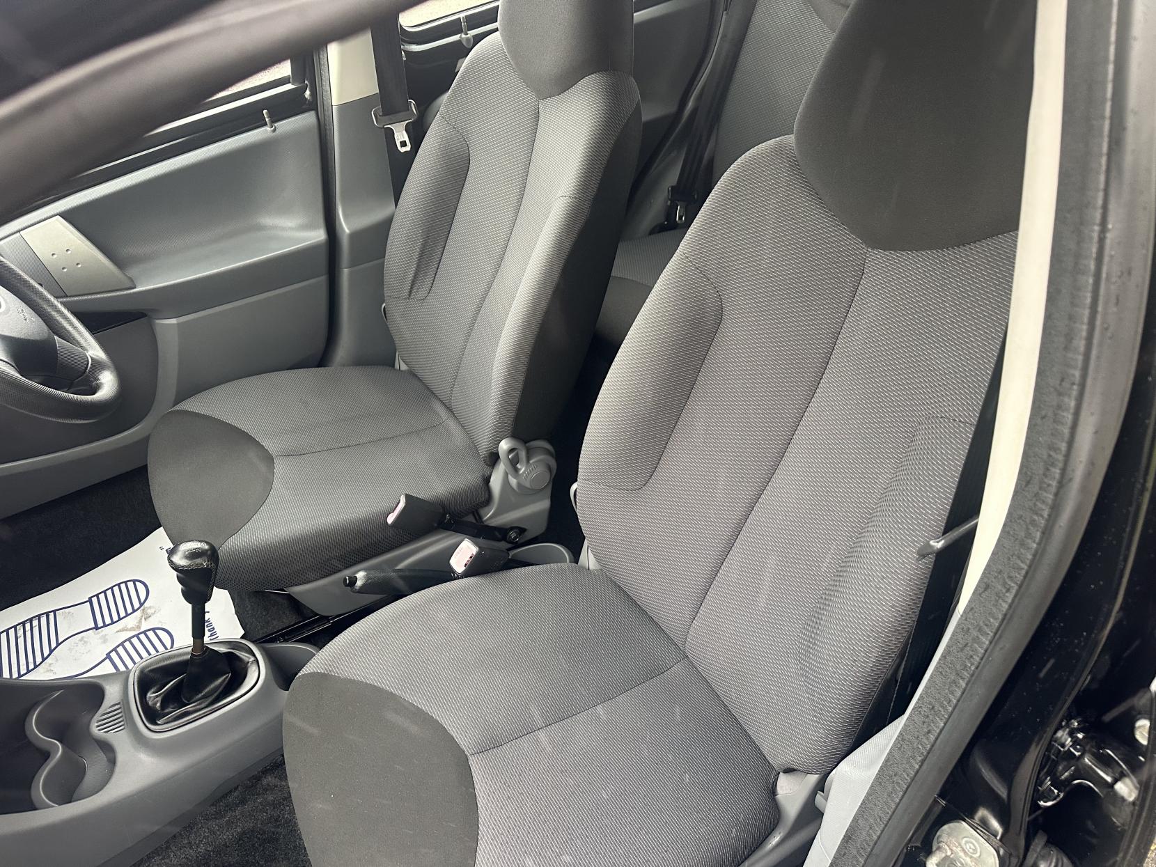 Toyota AYGO 1.0 VVT-i Black Hatchback 5dr Petrol Manual Euro 4 (67 bhp)