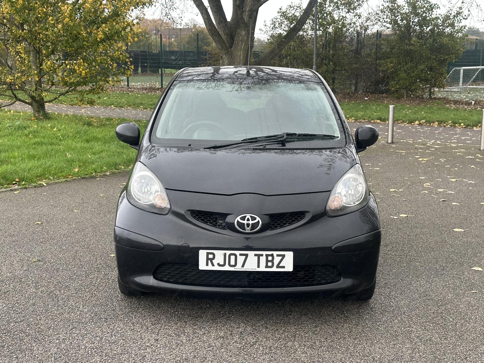 Toyota AYGO 1.0 VVT-i Black Hatchback 5dr Petrol Manual Euro 4 (67 bhp)
