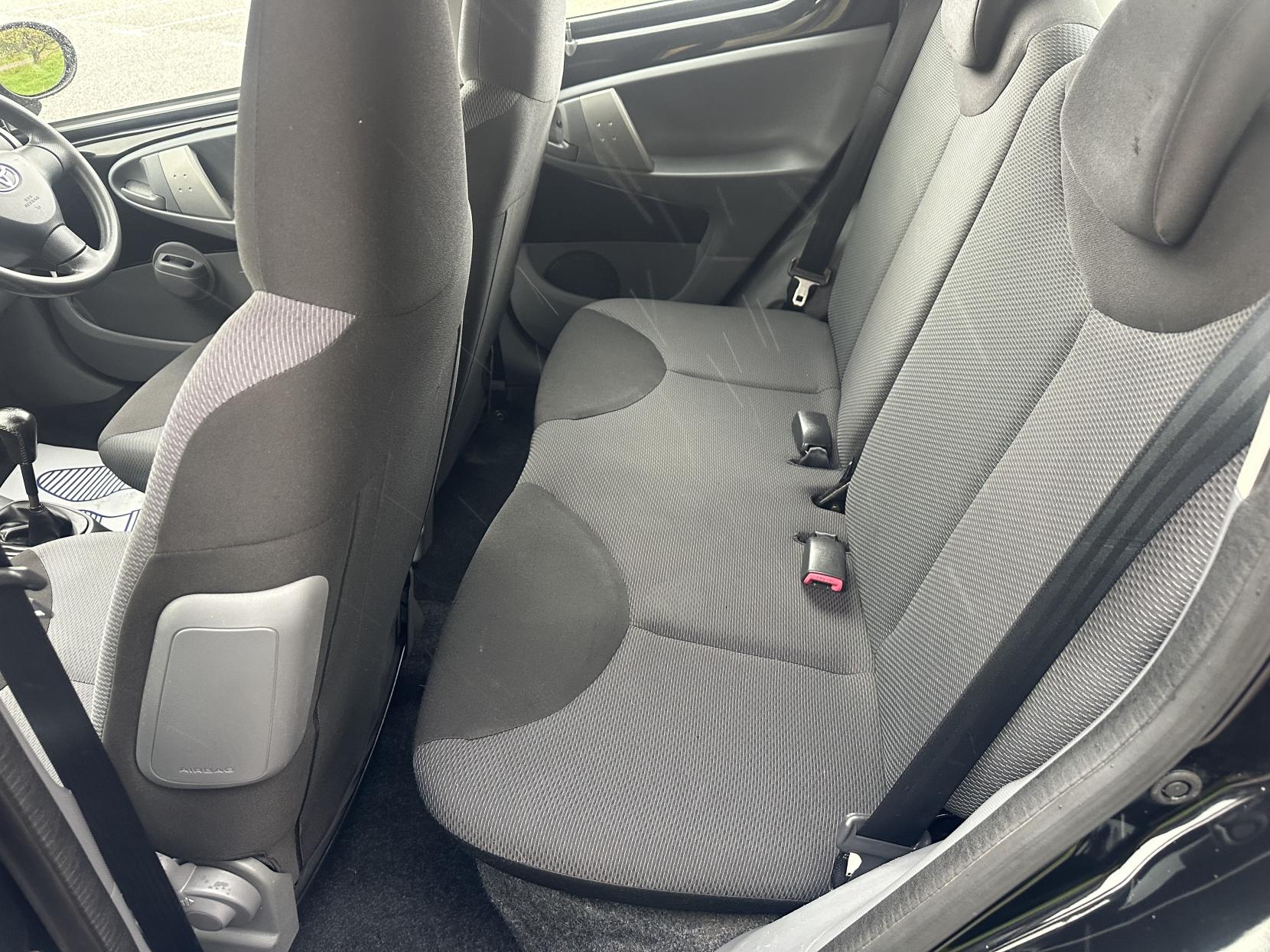 Toyota AYGO 1.0 VVT-i Black Hatchback 5dr Petrol Manual Euro 4 (67 bhp)