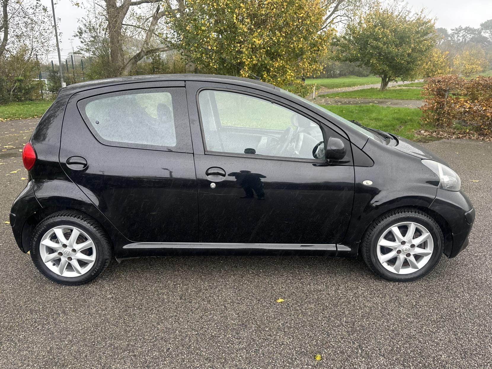 Toyota AYGO 1.0 VVT-i Black Hatchback 5dr Petrol Manual Euro 4 (67 bhp)