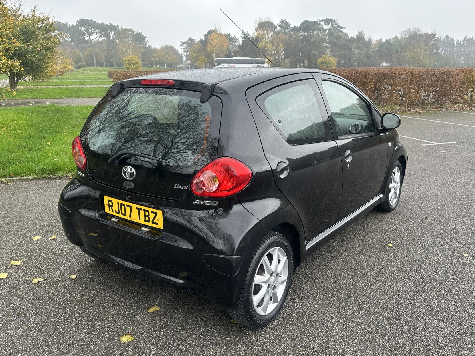 Toyota AYGO 1.0 VVT-i Black Hatchback 5dr Petrol Manual Euro 4 (67 bhp)