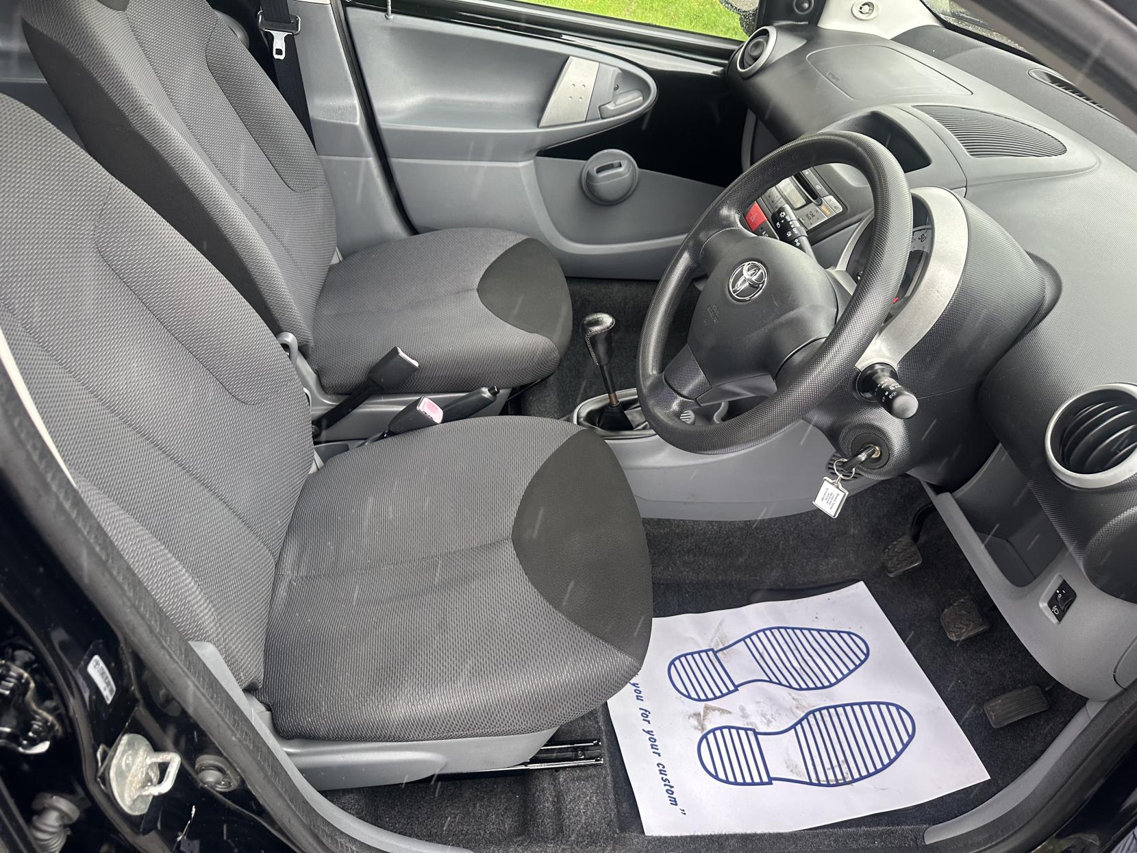 Toyota AYGO 1.0 VVT-i Black Hatchback 5dr Petrol Manual Euro 4 (67 bhp)