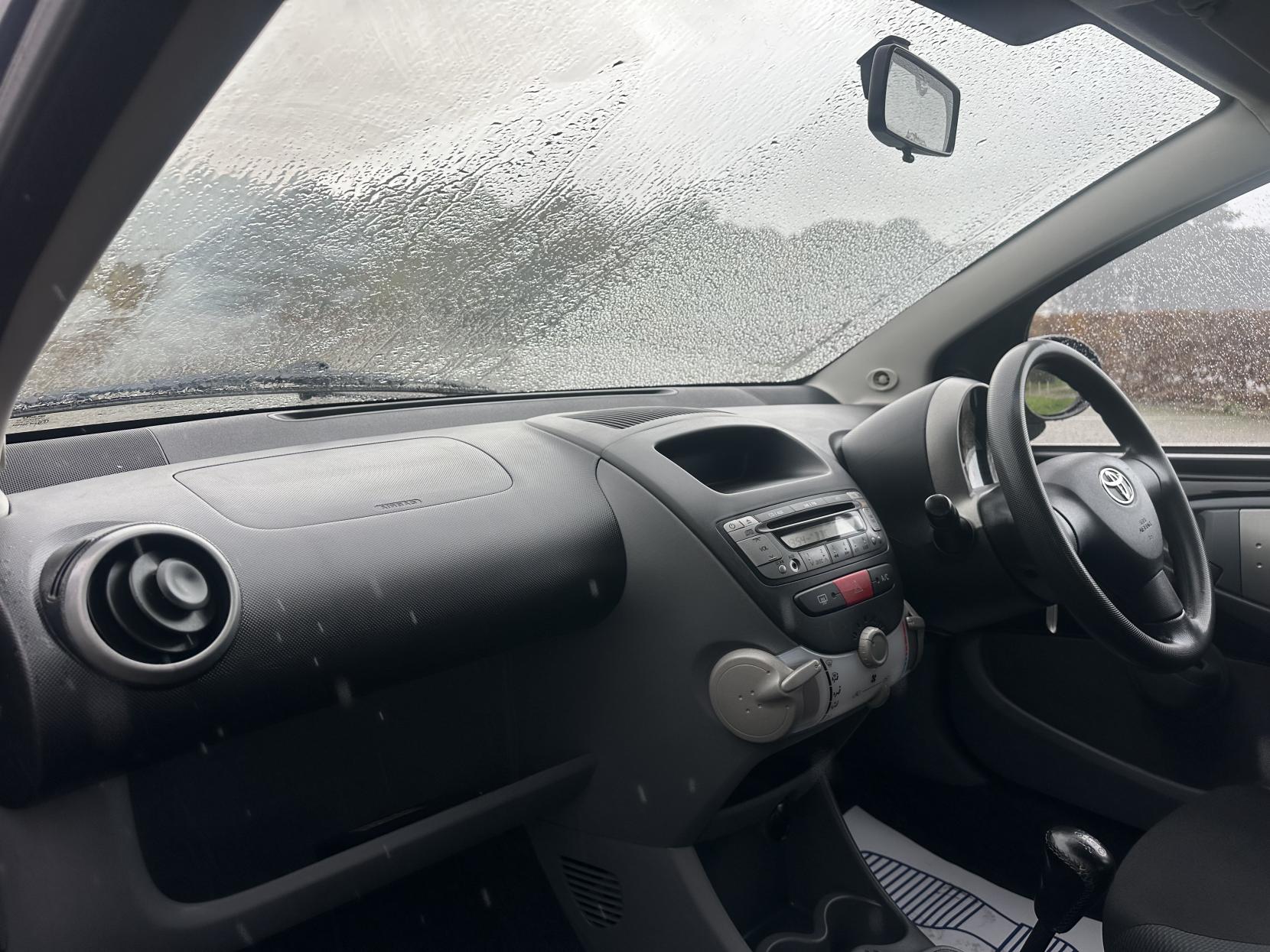 Toyota AYGO 1.0 VVT-i Black Hatchback 5dr Petrol Manual Euro 4 (67 bhp)