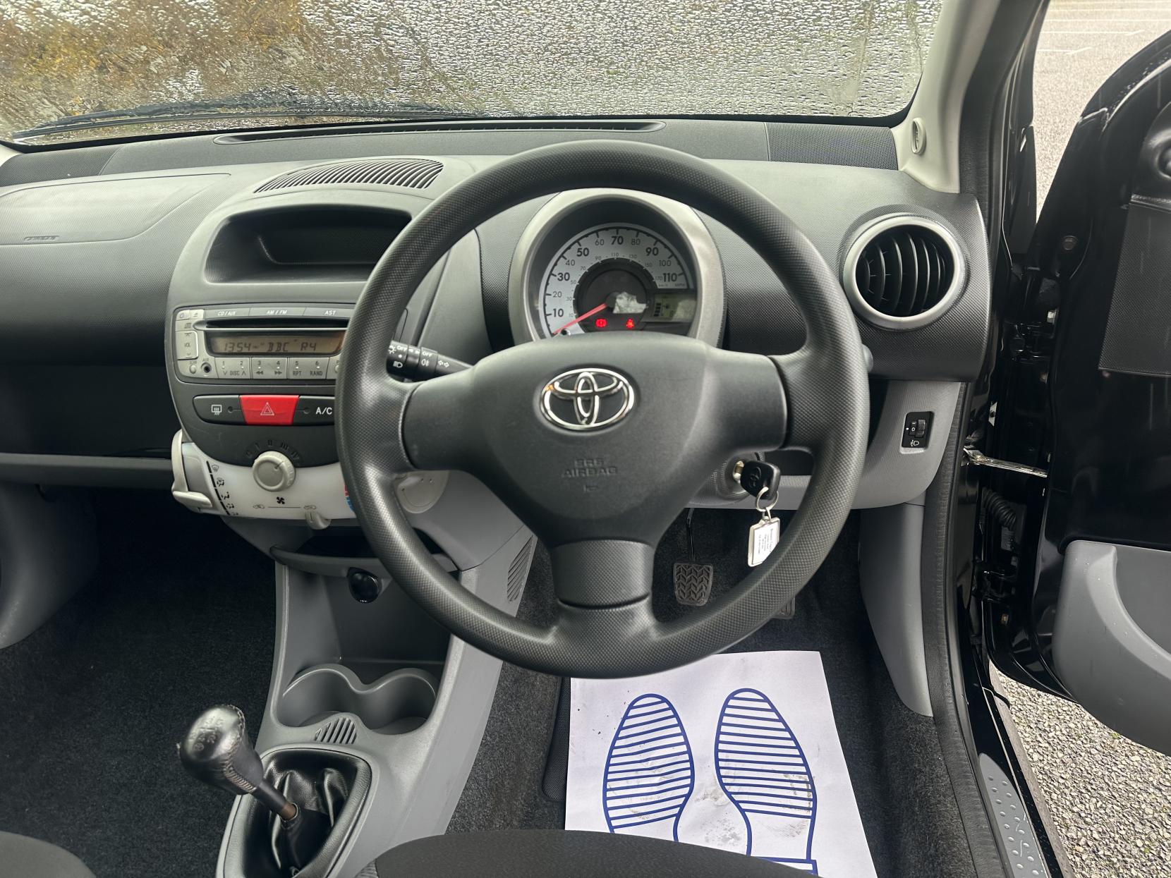 Toyota AYGO 1.0 VVT-i Black Hatchback 5dr Petrol Manual Euro 4 (67 bhp)