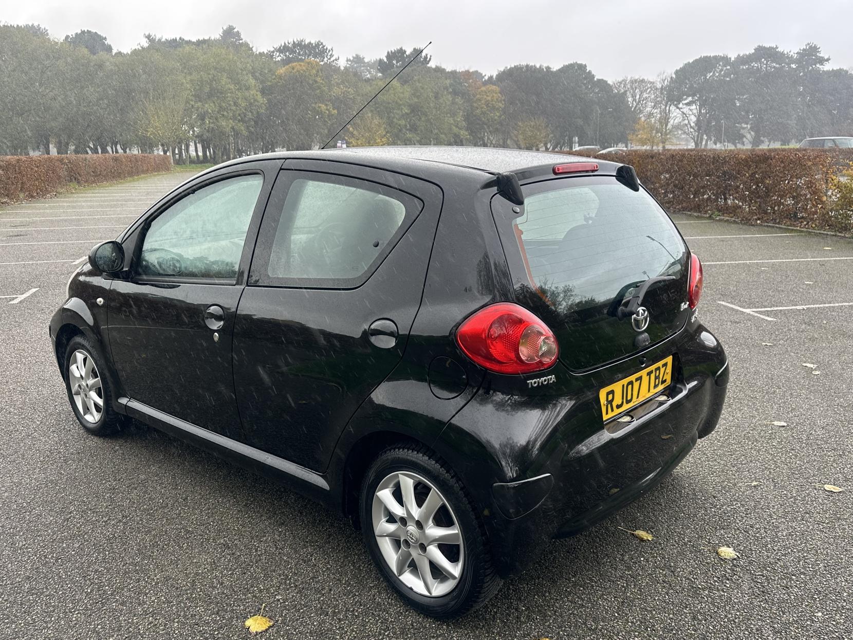 Toyota AYGO 1.0 VVT-i Black Hatchback 5dr Petrol Manual Euro 4 (67 bhp)