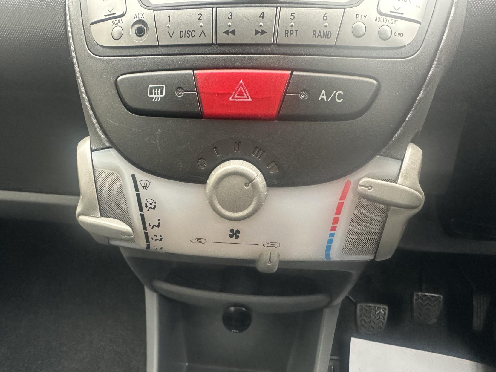 Toyota AYGO 1.0 VVT-i Black Hatchback 5dr Petrol Manual Euro 4 (67 bhp)