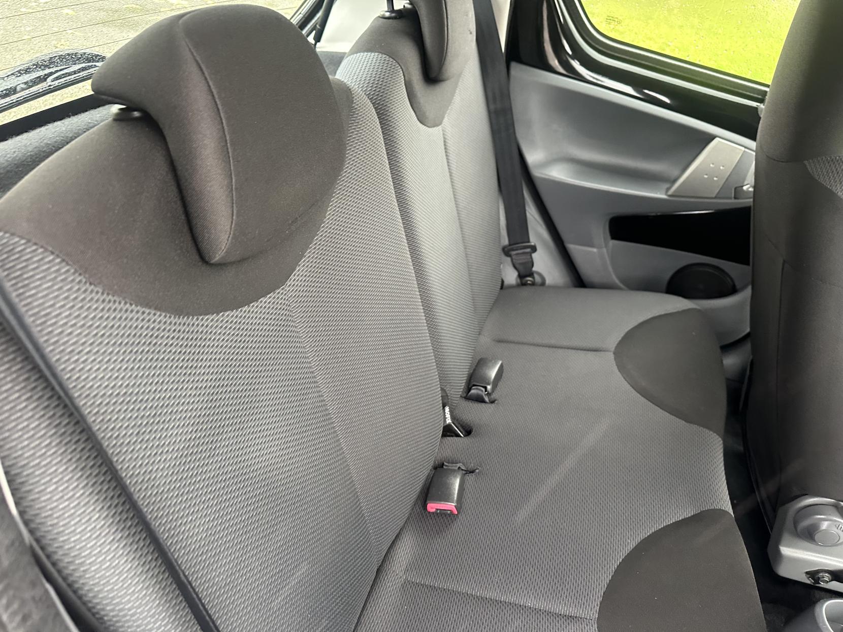 Toyota AYGO 1.0 VVT-i Black Hatchback 5dr Petrol Manual Euro 4 (67 bhp)