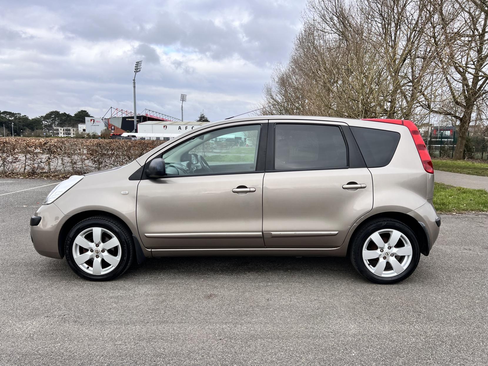 Nissan Note 1.6 16v SVE Hatchback 5dr Petrol Automatic (166 g/km, 109 bhp)