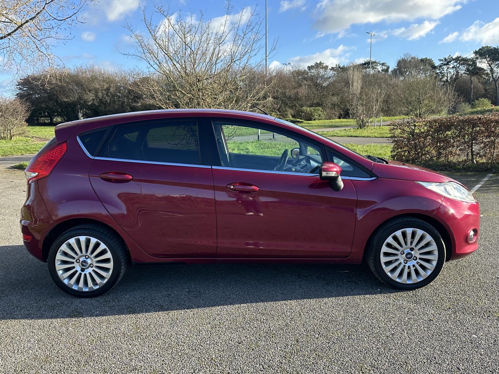 Ford Fiesta 1.4 Titanium Hatchback 5dr Petrol Manual (133 g/km, 94 bhp)