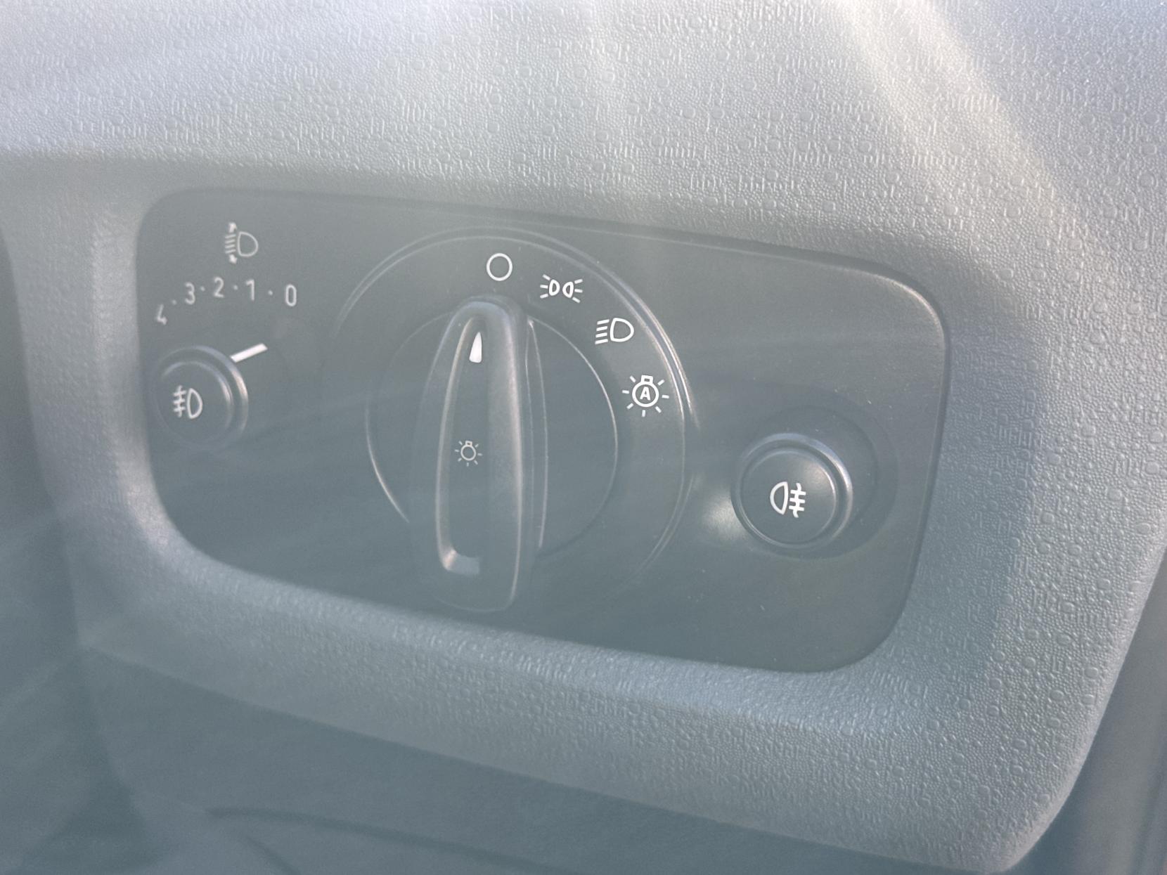 Ford Fiesta 1.4 Titanium Hatchback 5dr Petrol Manual (133 g/km, 94 bhp)