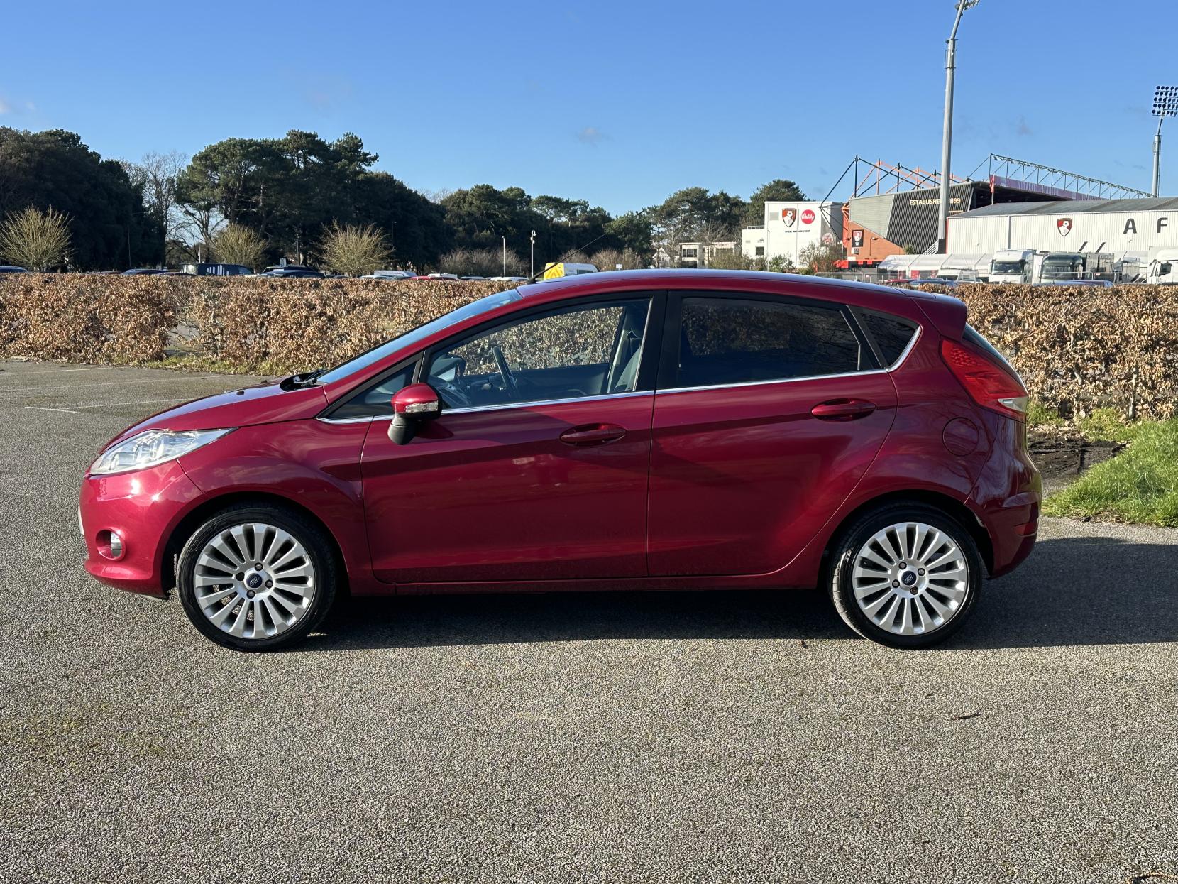 Ford Fiesta 1.4 Titanium Hatchback 5dr Petrol Manual (133 g/km, 94 bhp)
