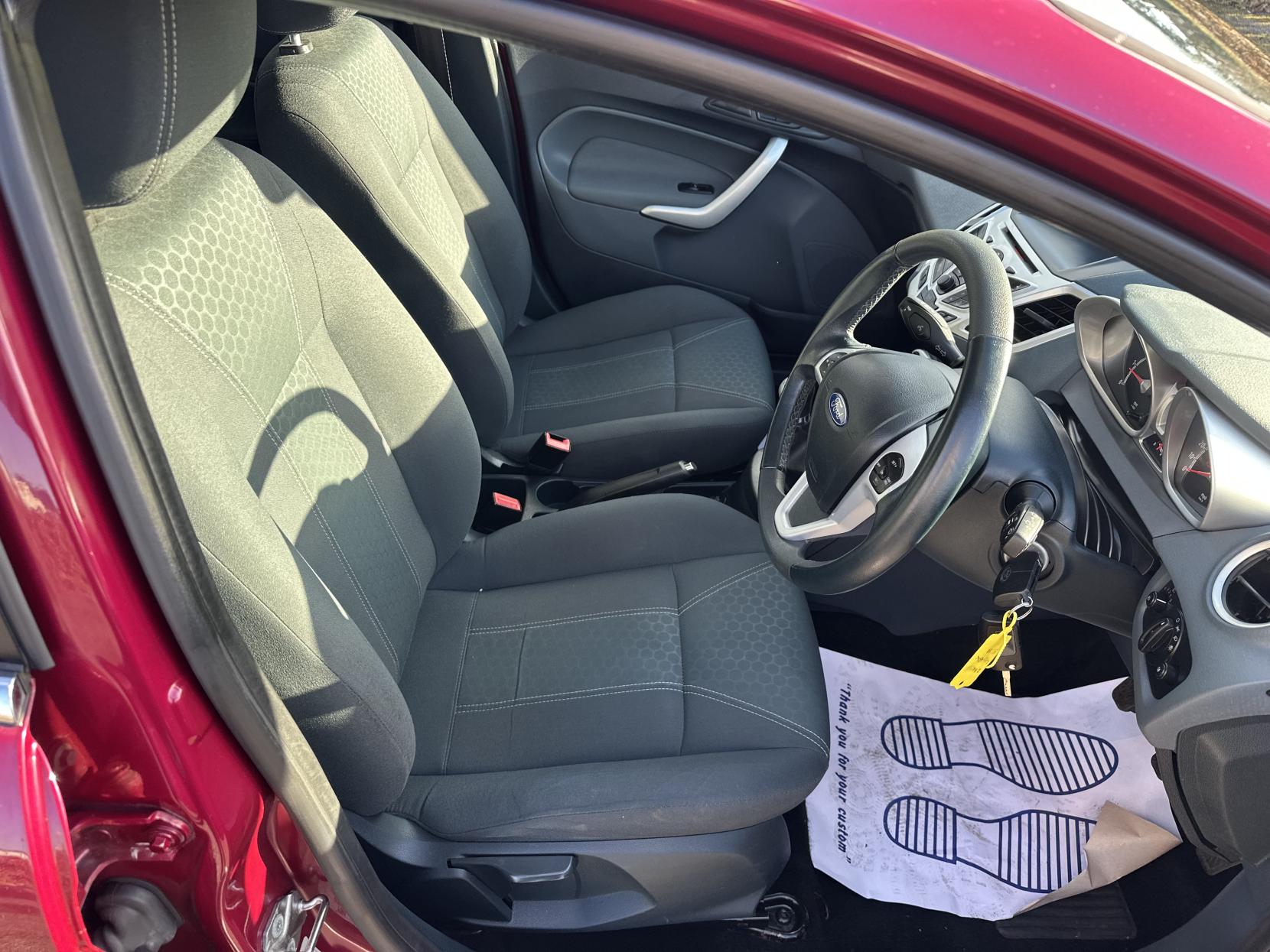 Ford Fiesta 1.4 Titanium Hatchback 5dr Petrol Manual (133 g/km, 94 bhp)