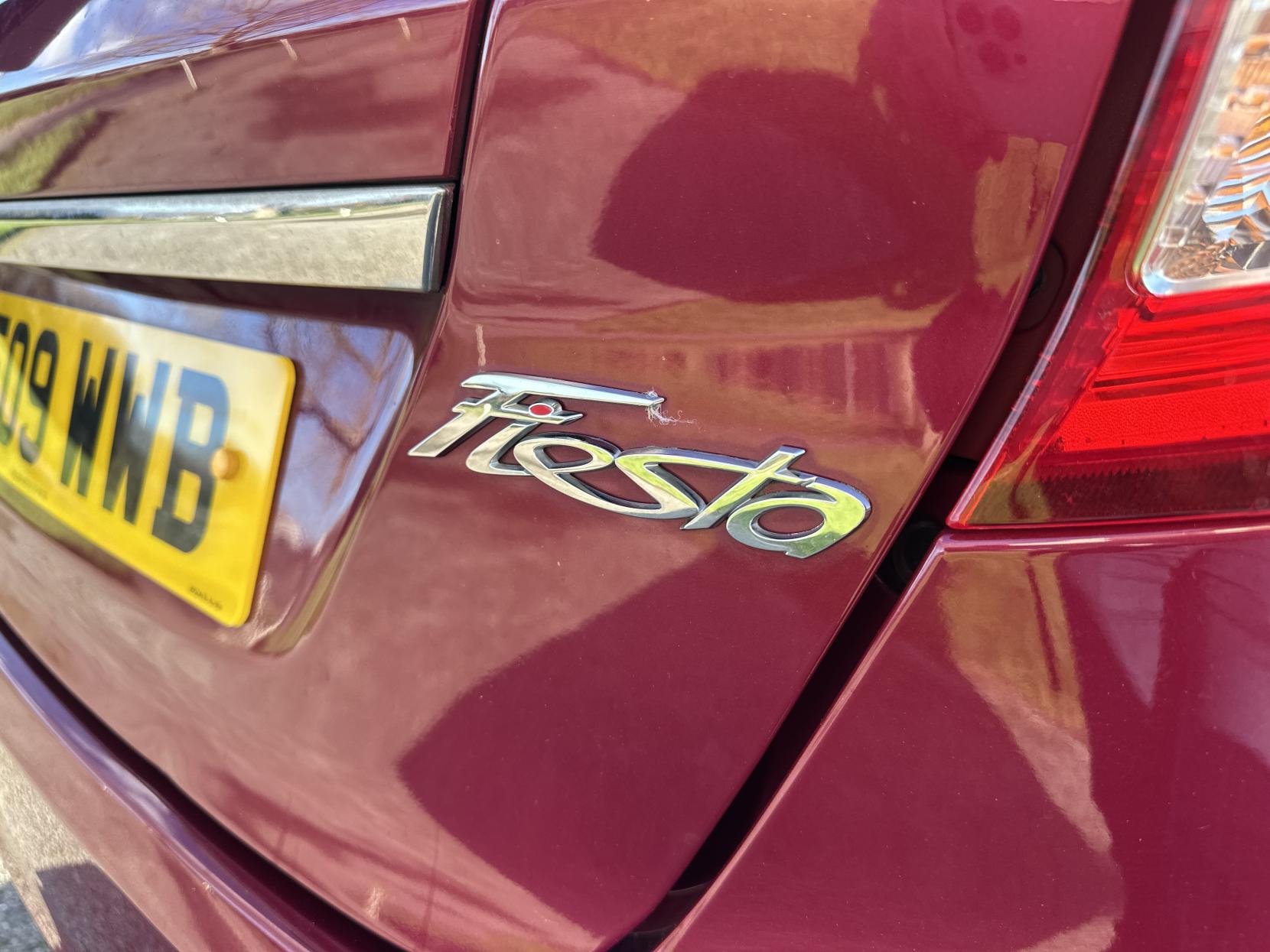 Ford Fiesta 1.4 Titanium Hatchback 5dr Petrol Manual (133 g/km, 94 bhp)