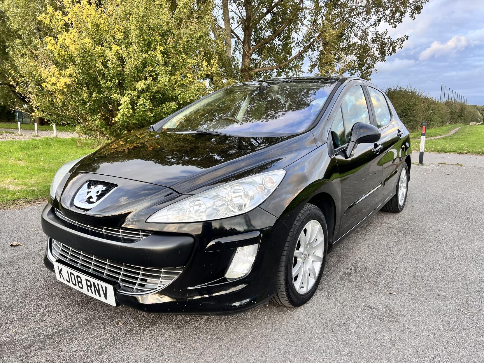 Peugeot 308 1.6 THP SE Hatchback 5dr Petrol Automatic (188 g/km, 140 bhp)