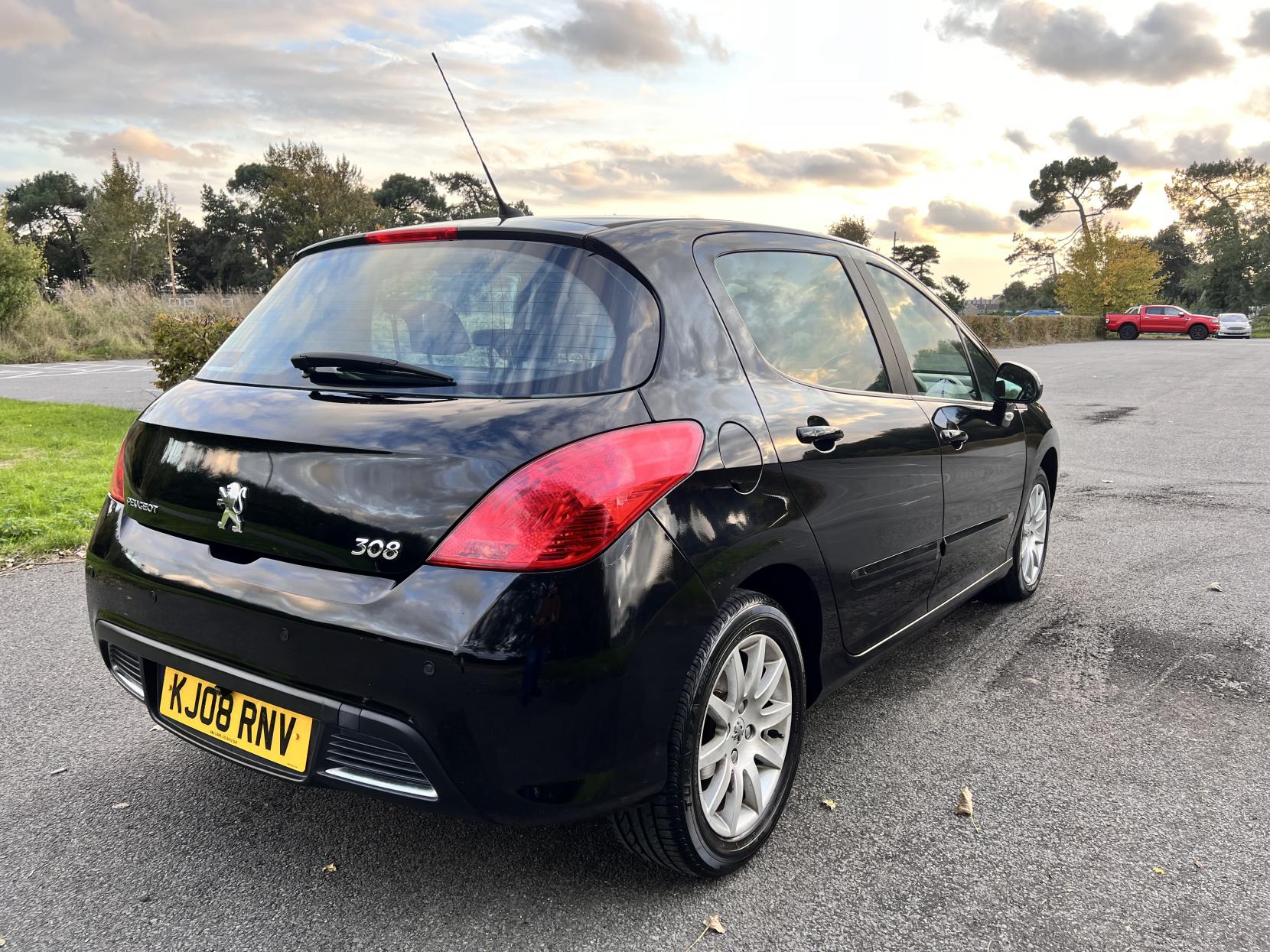 Peugeot 308 1.6 THP SE Hatchback 5dr Petrol Automatic (188 g/km, 140 bhp)