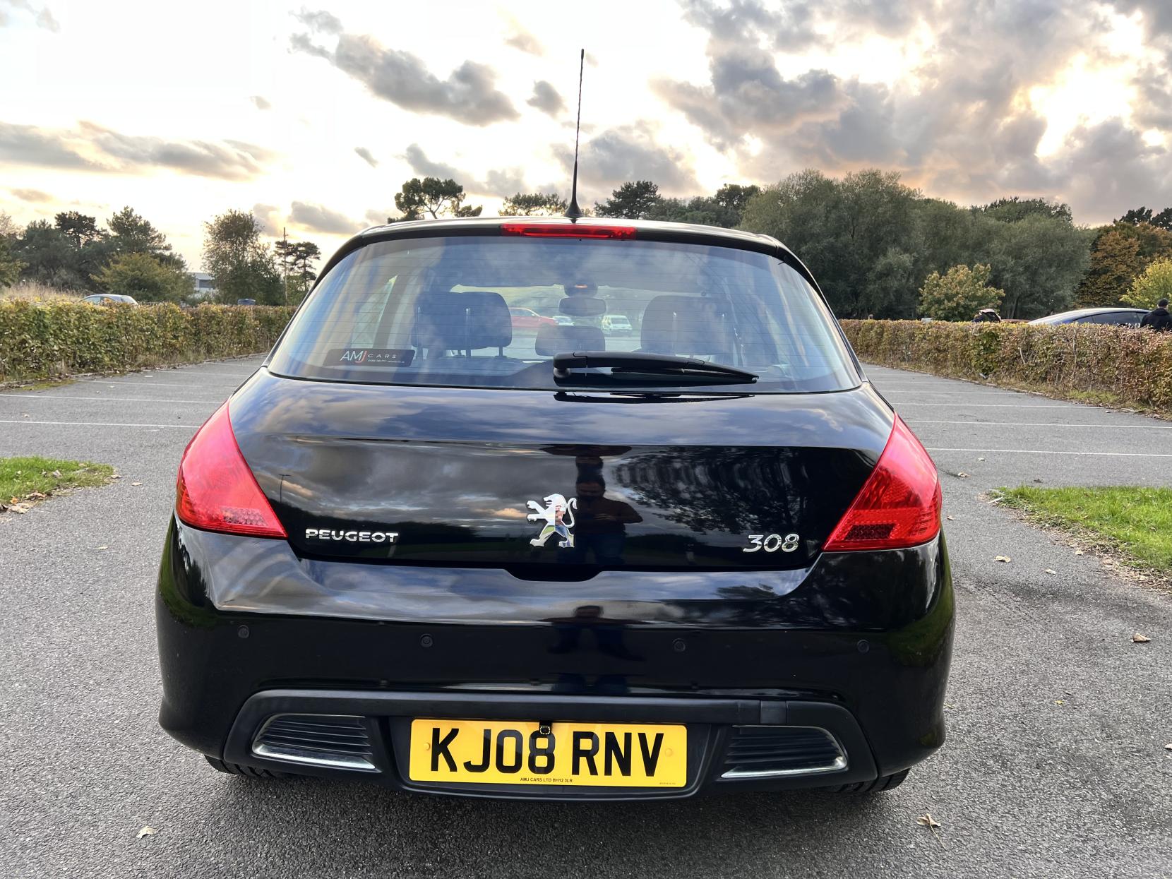 Peugeot 308 1.6 THP SE Hatchback 5dr Petrol Automatic (188 g/km, 140 bhp)