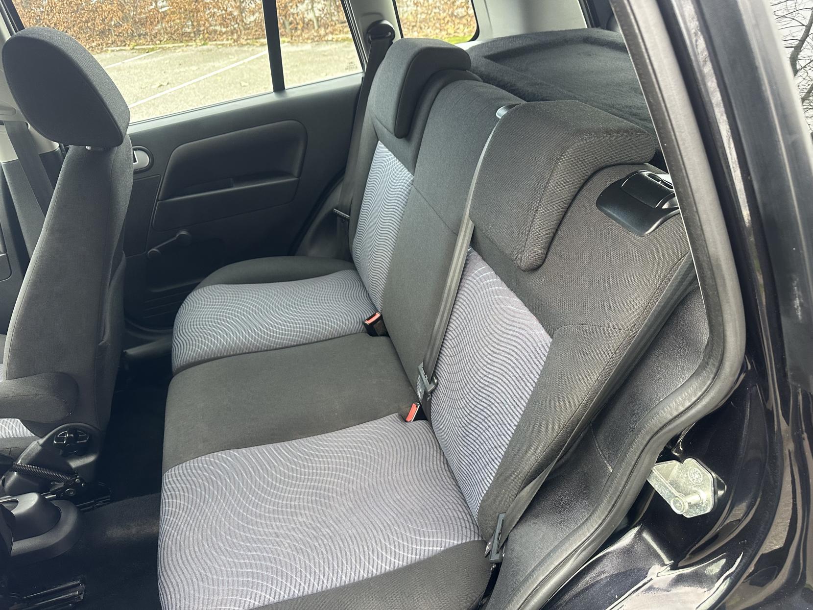 Ford Fusion 1.6 Zetec Hatchback 5dr Petrol Automatic (179 g/km, 99 bhp)