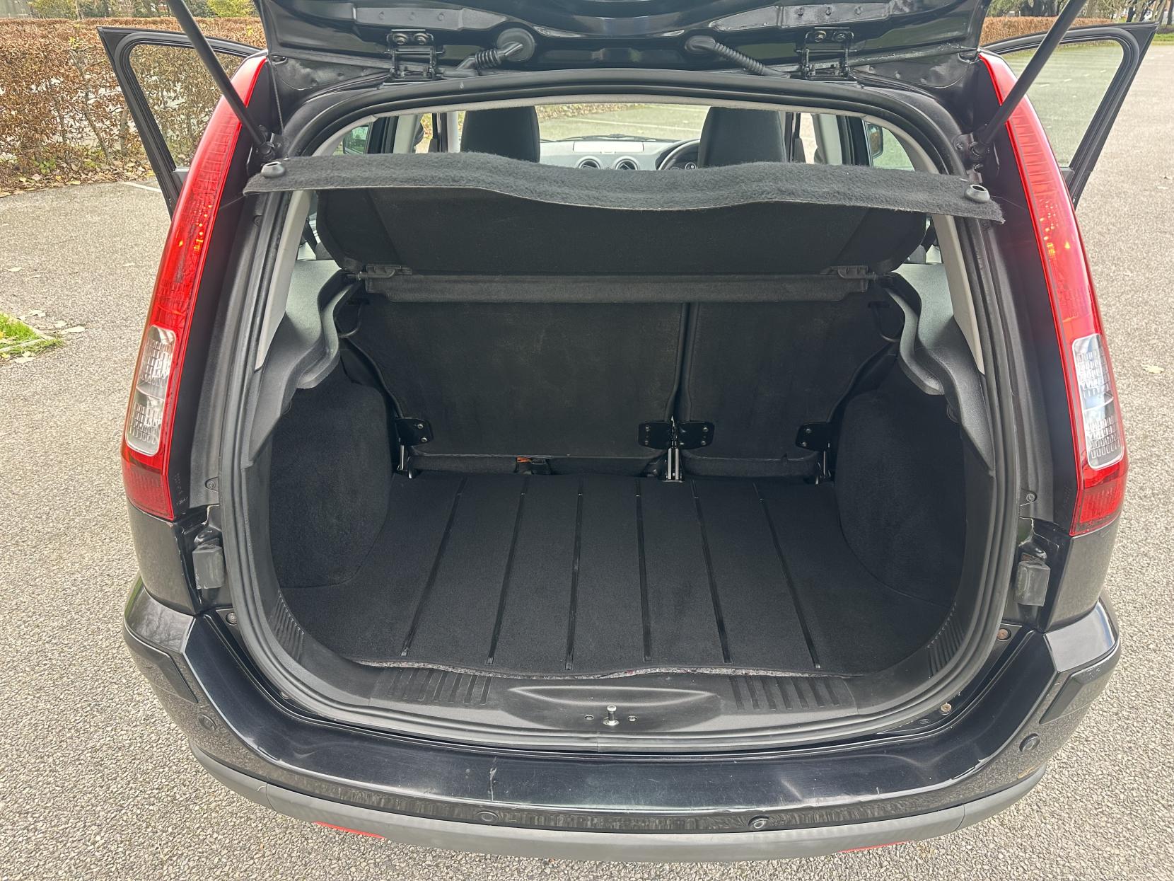 Ford Fusion 1.6 Zetec Hatchback 5dr Petrol Automatic (179 g/km, 99 bhp)