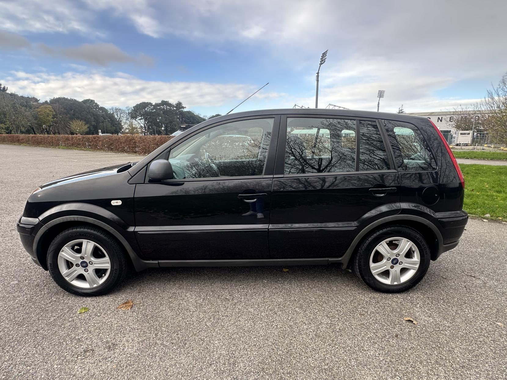 Ford Fusion 1.6 Zetec Hatchback 5dr Petrol Automatic (179 g/km, 99 bhp)