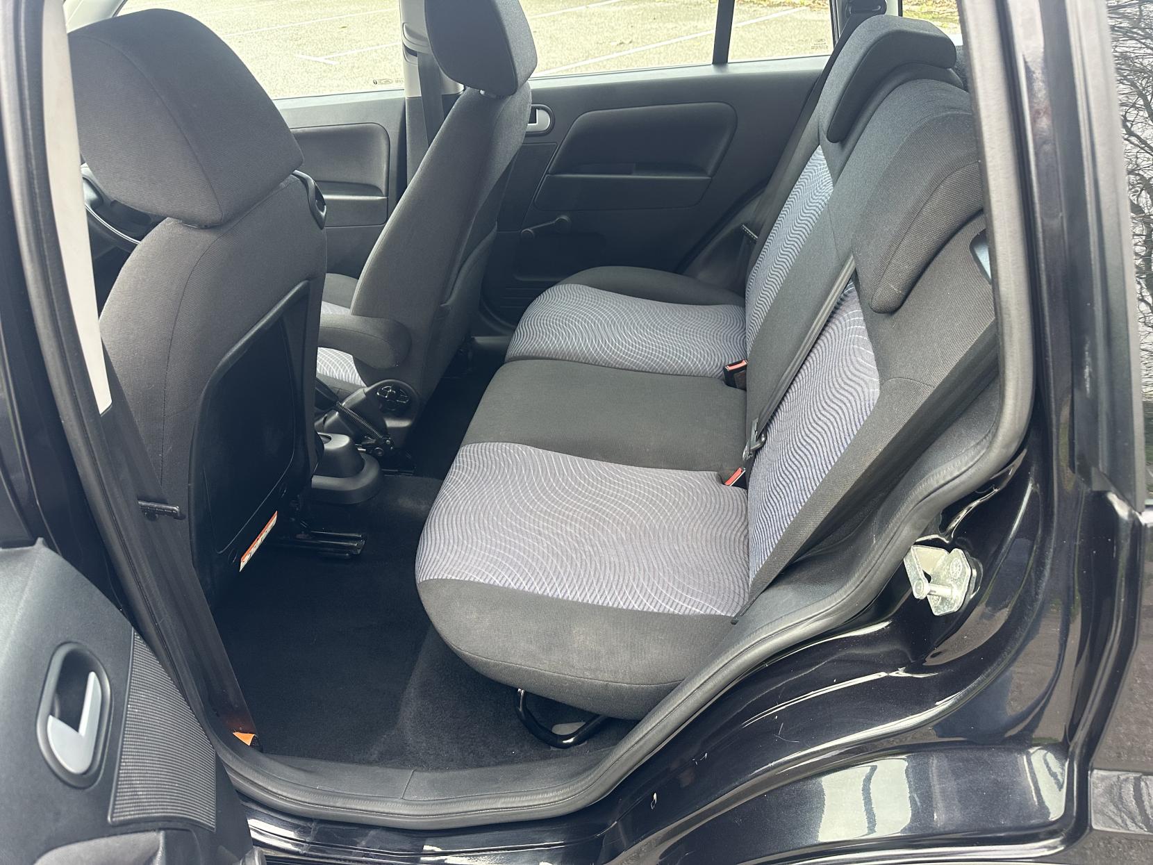 Ford Fusion 1.6 Zetec Hatchback 5dr Petrol Automatic (179 g/km, 99 bhp)