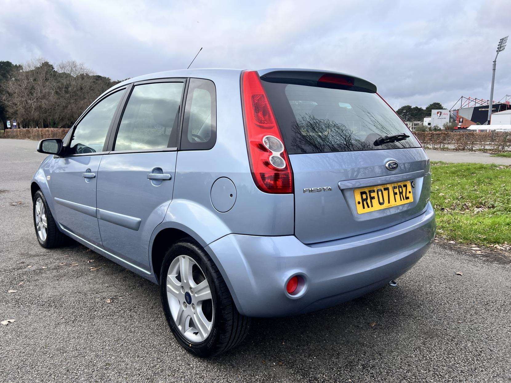 Ford Fiesta 1.4 TD Zetec Climate Hatchback 5dr Diesel Manual (119 g/km, 67 bhp)