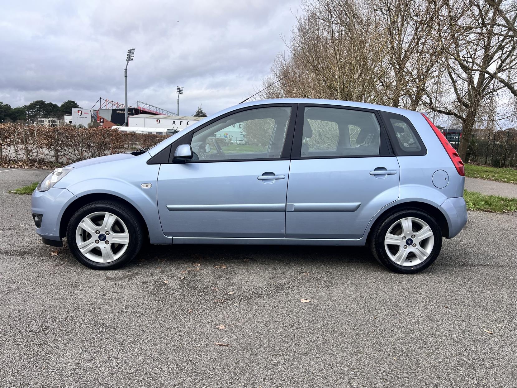 Ford Fiesta 1.4 TD Zetec Climate Hatchback 5dr Diesel Manual (119 g/km, 67 bhp)