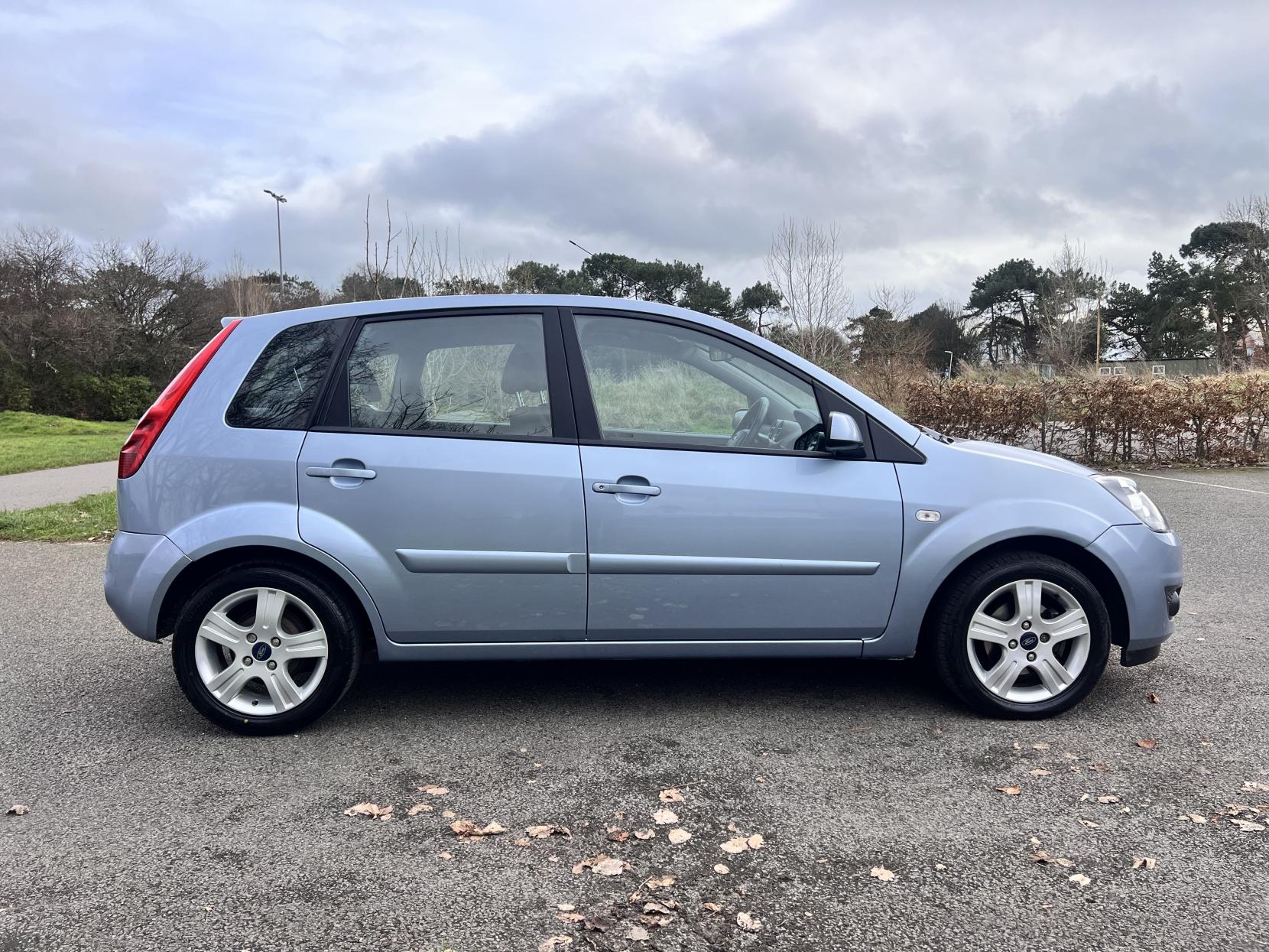 Ford Fiesta 1.4 TD Zetec Climate Hatchback 5dr Diesel Manual (119 g/km, 67 bhp)