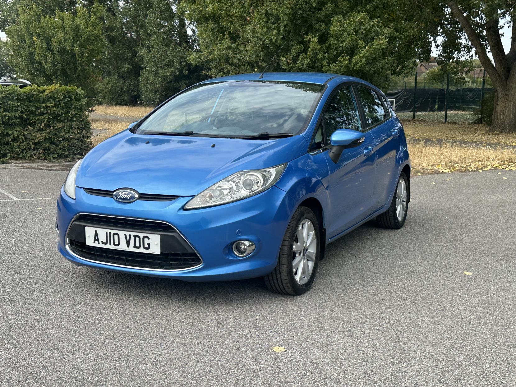 Ford Fiesta 1.4 Zetec Hatchback 5dr Petrol Automatic (154 g/km, 94 bhp)