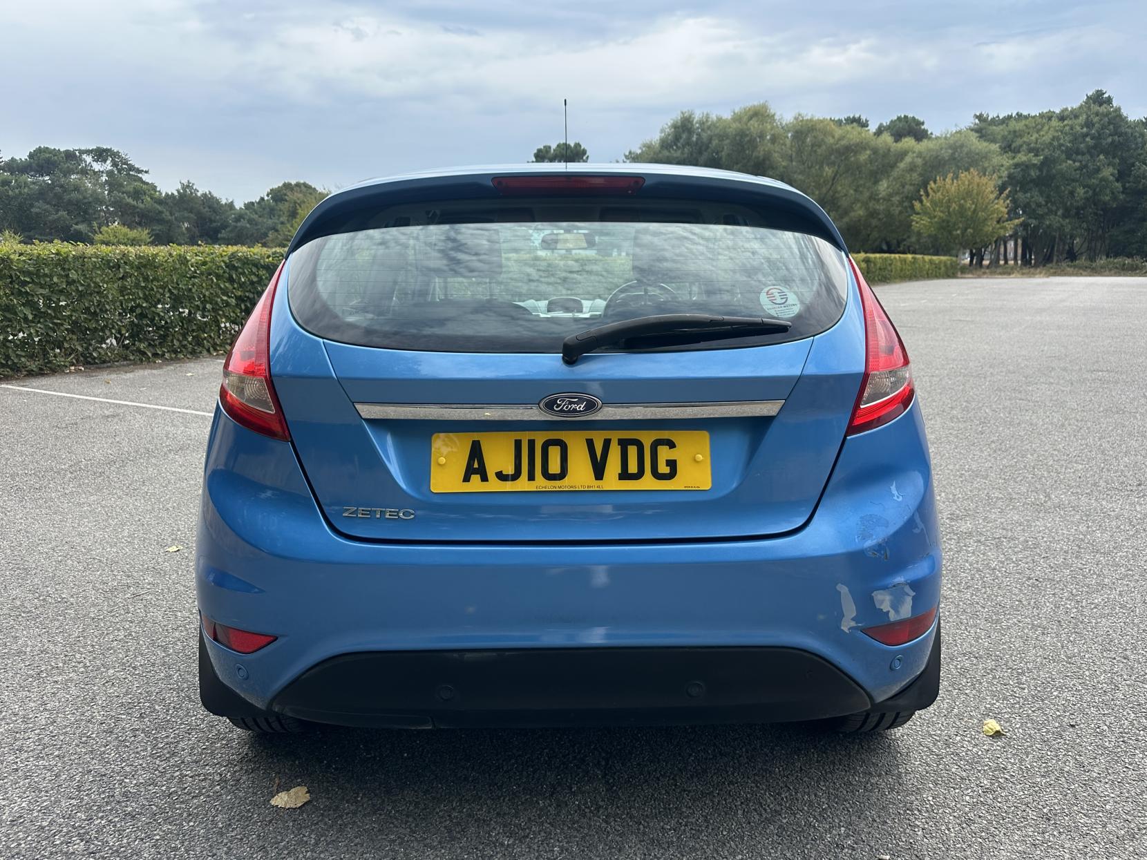 Ford Fiesta 1.4 Zetec Hatchback 5dr Petrol Automatic (154 g/km, 94 bhp)