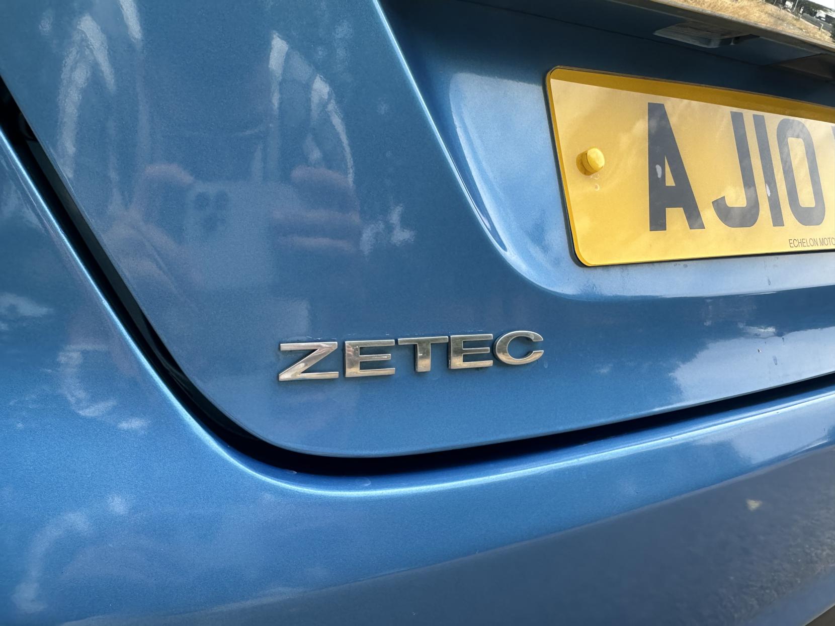 Ford Fiesta 1.4 Zetec Hatchback 5dr Petrol Automatic (154 g/km, 94 bhp)