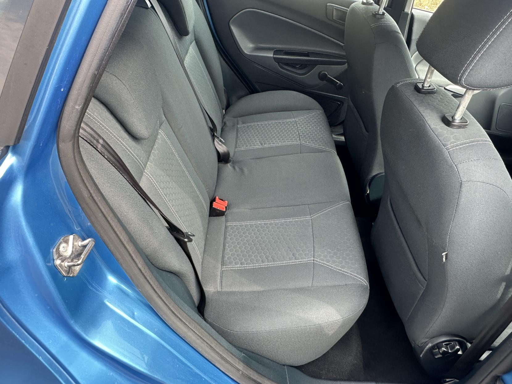 Ford Fiesta 1.4 Zetec Hatchback 5dr Petrol Automatic (154 g/km, 94 bhp)