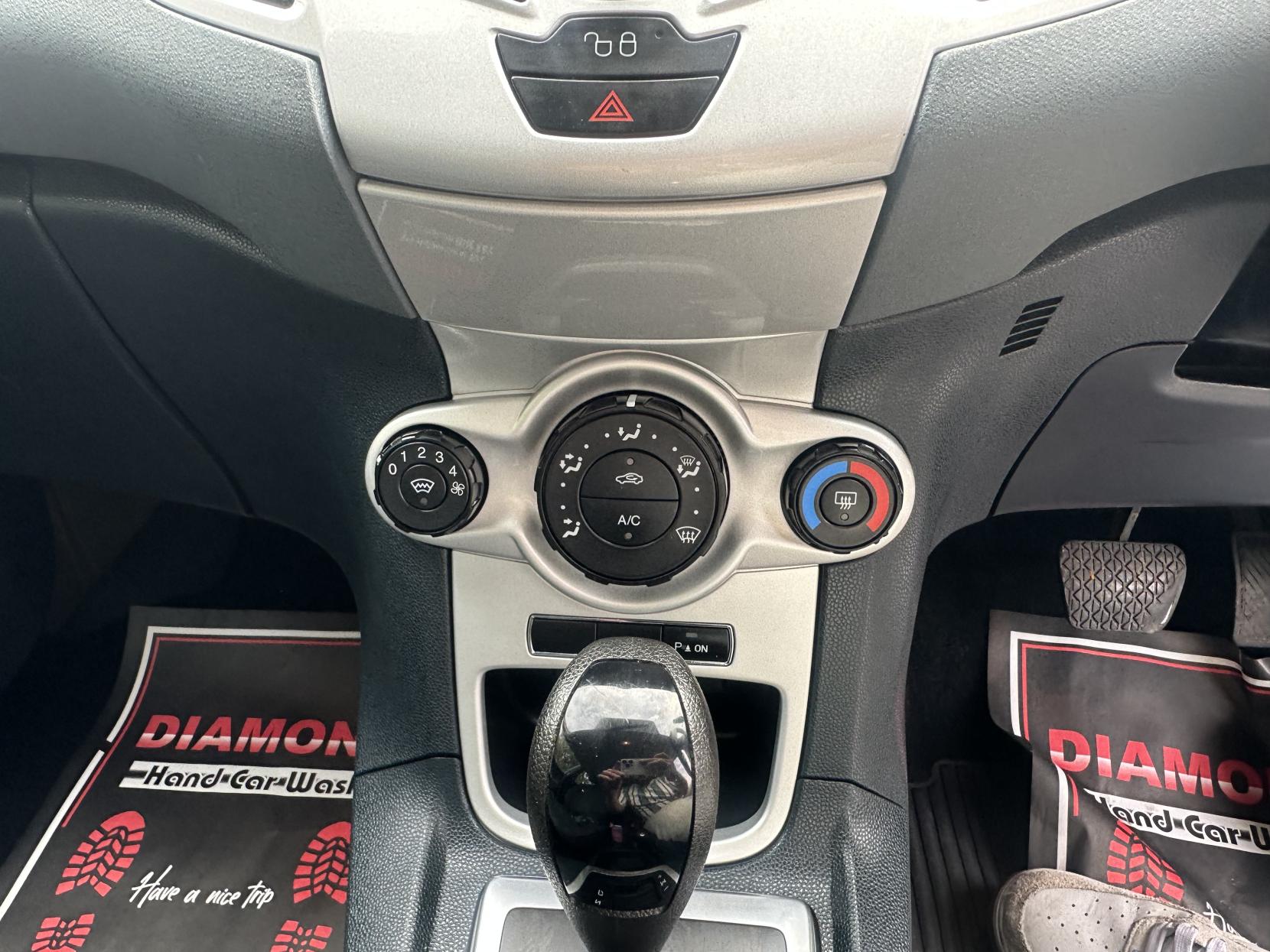 Ford Fiesta 1.4 Zetec Hatchback 5dr Petrol Automatic (154 g/km, 94 bhp)