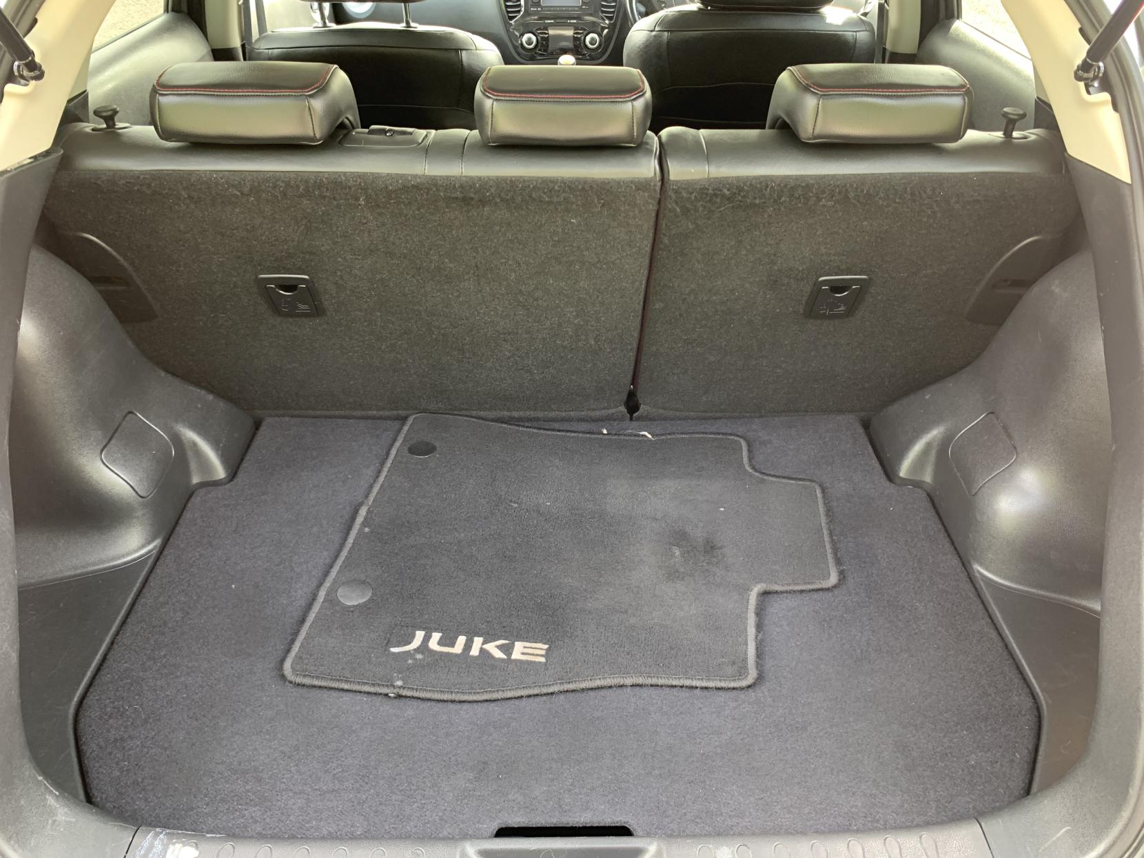 Nissan Juke 1.6 DIG-T Tekna SUV 5dr Petrol Manual Euro 5 (190 ps)