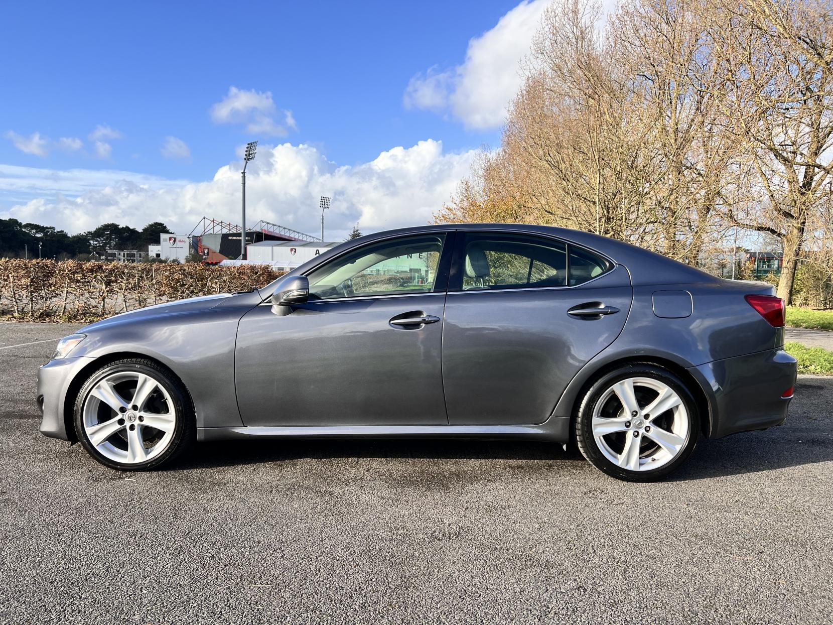 Lexus IS 2.5 250 V6 Advance Saloon 4dr Petrol Auto Euro 5 (208 ps)