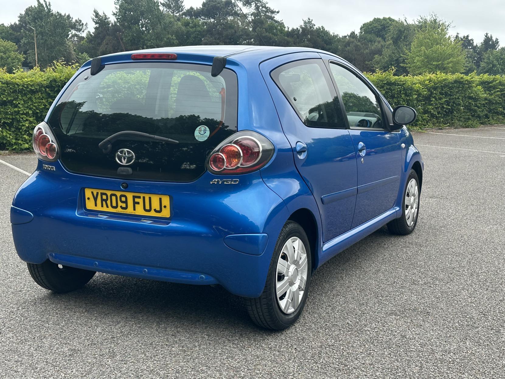 Toyota AYGO 1.0 VVT-i Blue Hatchback 5dr Petrol MultiMode Euro 4 (67 bhp)