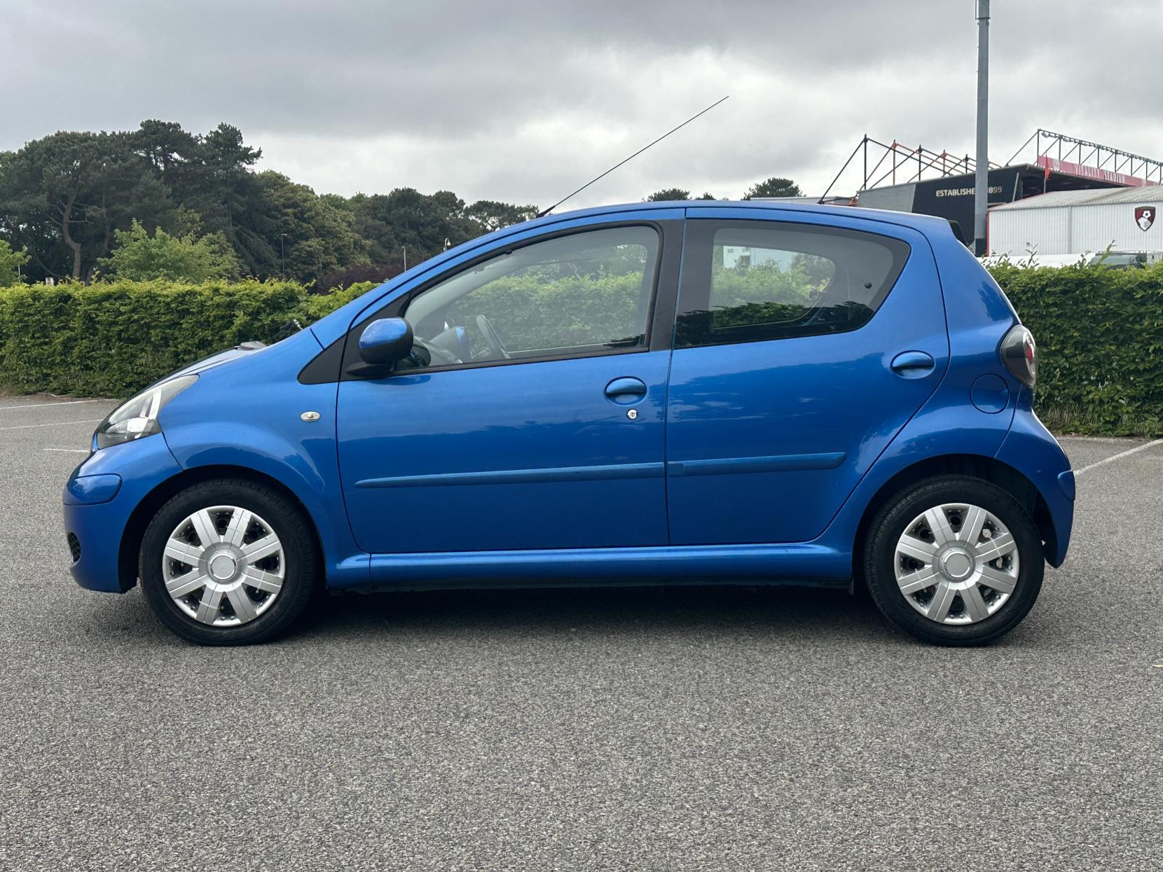 Toyota AYGO 1.0 VVT-i Blue Hatchback 5dr Petrol MultiMode Euro 4 (67 bhp)