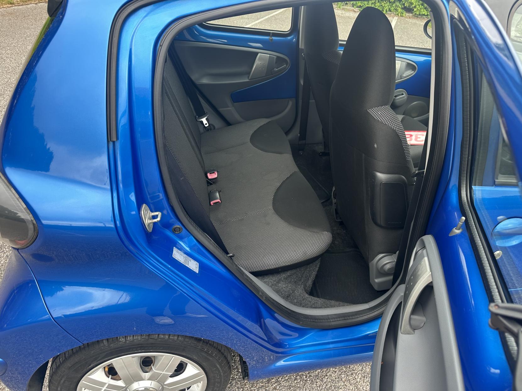 Toyota AYGO 1.0 VVT-i Blue Hatchback 5dr Petrol MultiMode Euro 4 (67 bhp)