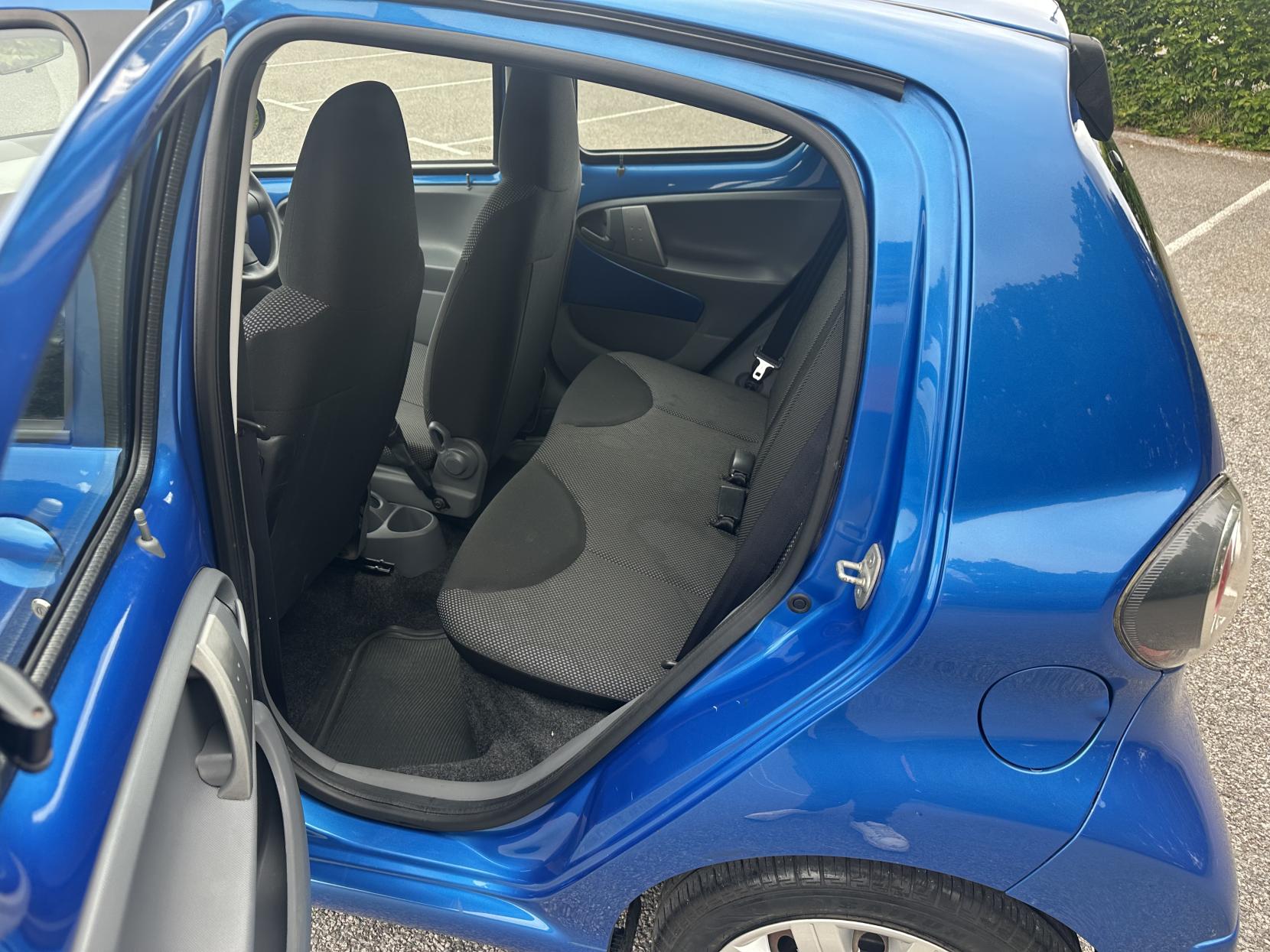 Toyota AYGO 1.0 VVT-i Blue Hatchback 5dr Petrol MultiMode Euro 4 (67 bhp)