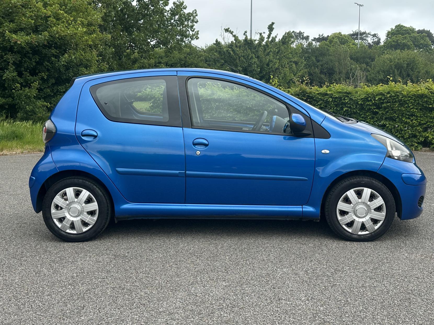 Toyota AYGO 1.0 VVT-i Blue Hatchback 5dr Petrol MultiMode Euro 4 (67 bhp)
