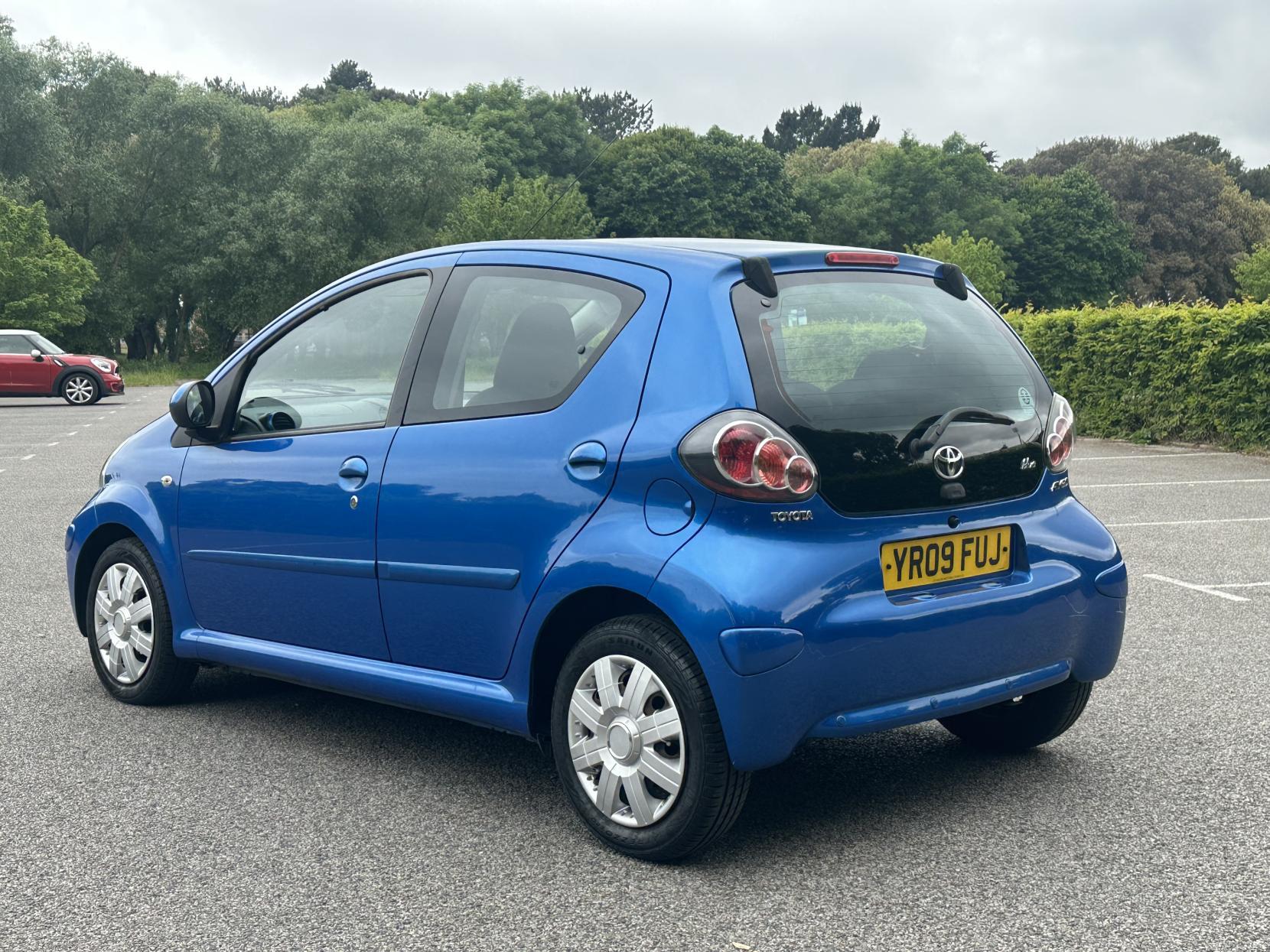 Toyota AYGO 1.0 VVT-i Blue Hatchback 5dr Petrol MultiMode Euro 4 (67 bhp)