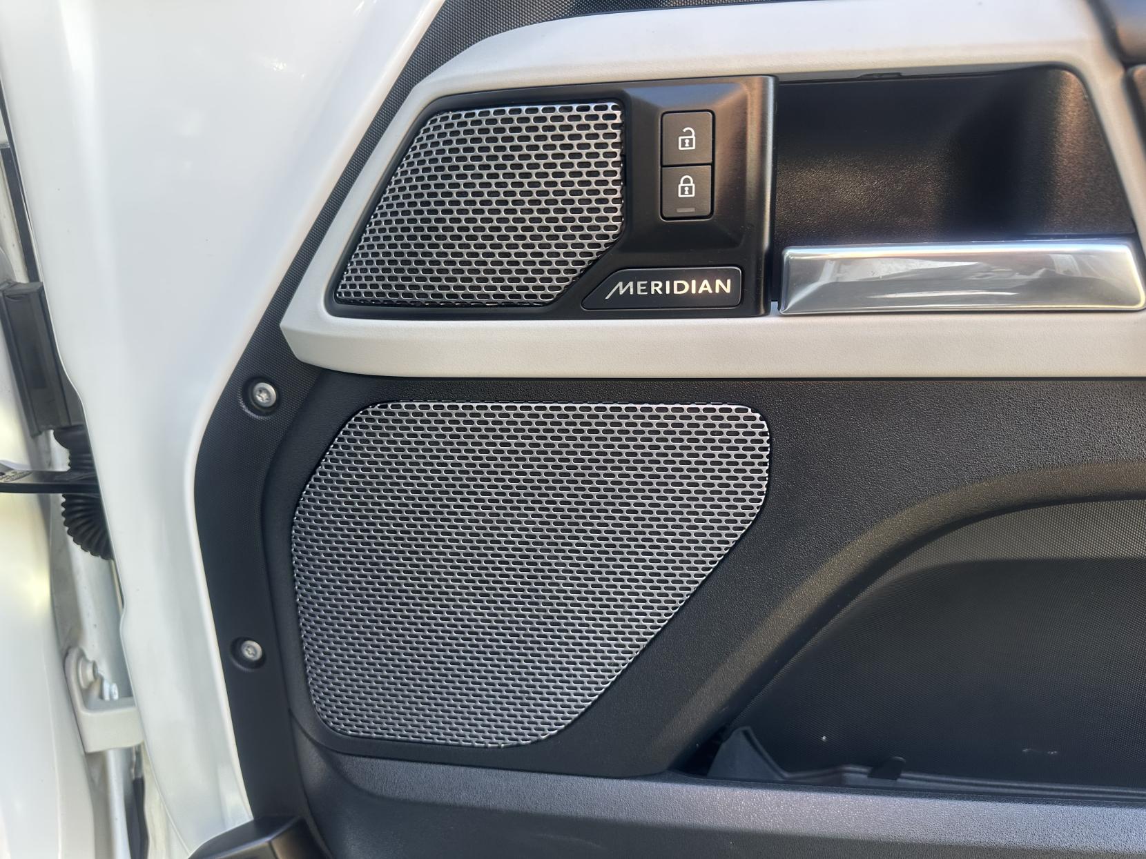 Land Rover Defender 110 2.0 Si4 SE SUV 5dr Petrol Auto 4WD Euro 6 (s/s) (300 ps)