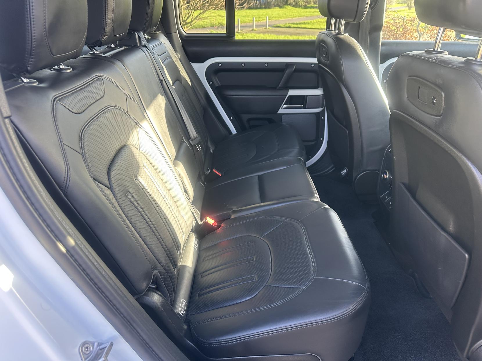 Land Rover Defender 110 2.0 Si4 SE SUV 5dr Petrol Auto 4WD Euro 6 (s/s) (300 ps)