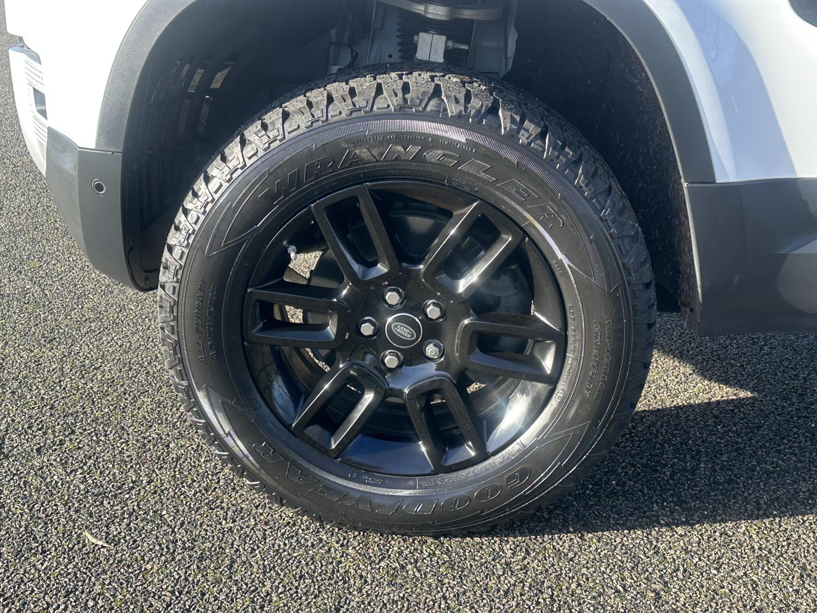 Land Rover Defender 110 2.0 Si4 SE SUV 5dr Petrol Auto 4WD Euro 6 (s/s) (300 ps)