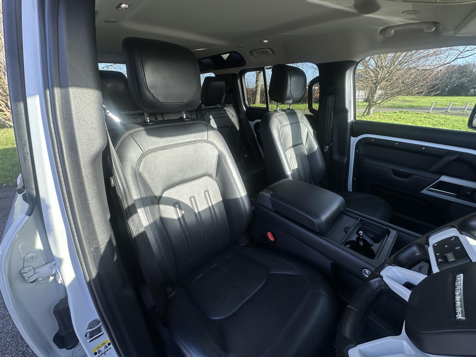 Land Rover Defender 110 2.0 Si4 SE SUV 5dr Petrol Auto 4WD Euro 6 (s/s) (300 ps)